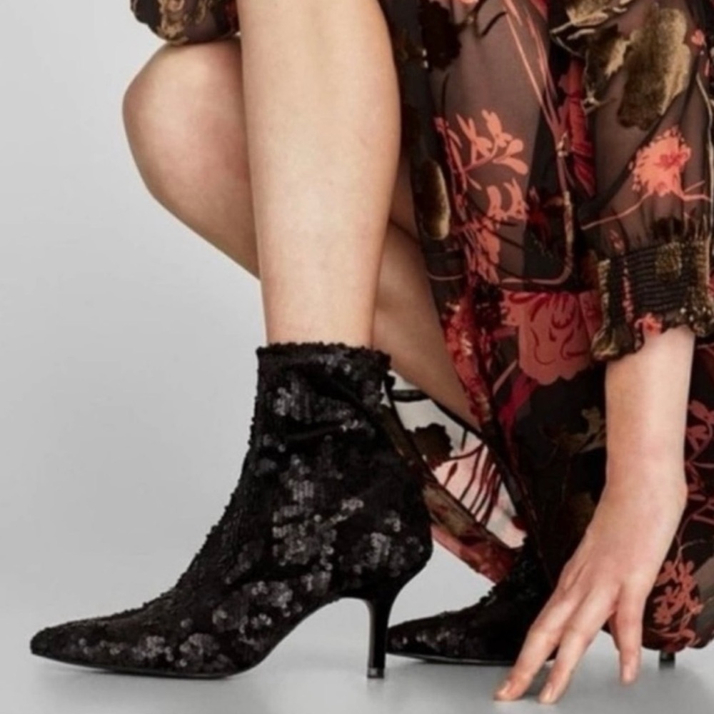 Zara Sequin Velvet Bootie. Kitten Heel. Women’s Sz-6 (36) Elegant Black. EUC